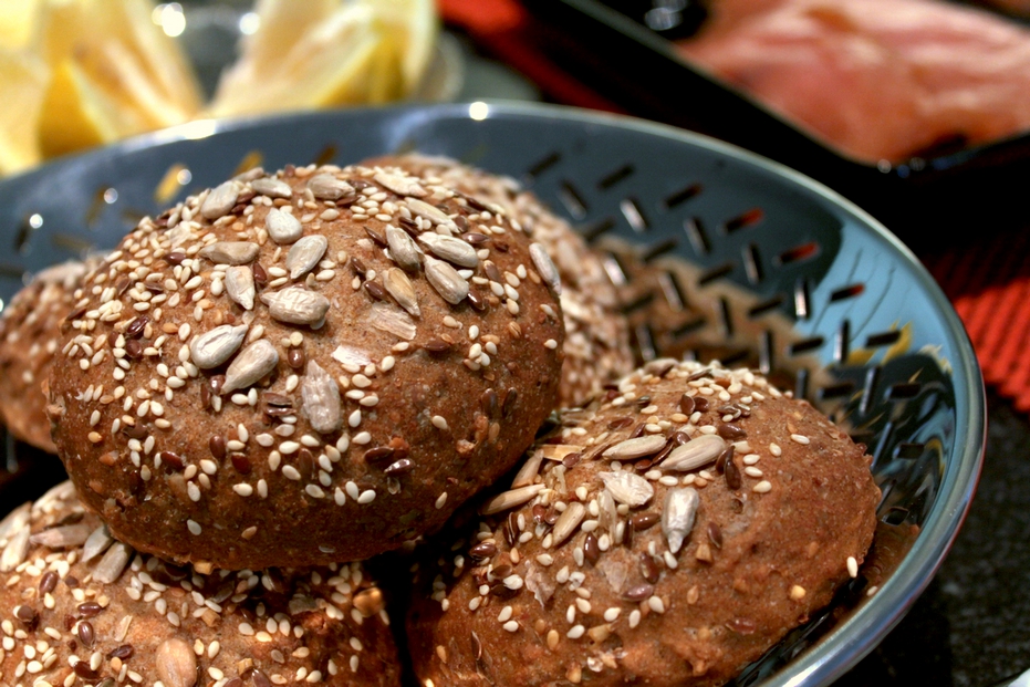 Korjattu kuva leivistä, jossa valkoinen näyttää valkoiselta.